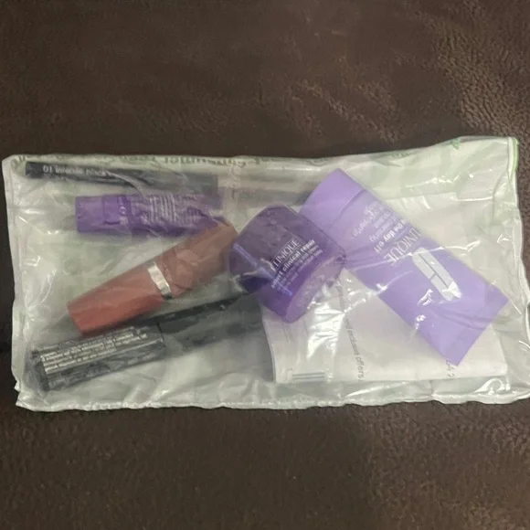 Clinique Skin Care and Makeup Set with Makeup Bag - Picture 3 of 3